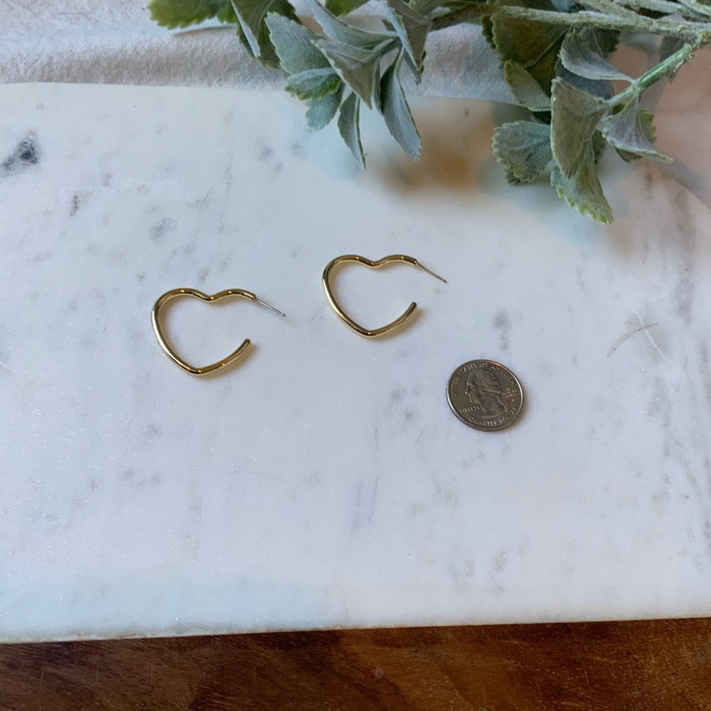 The Daisy - Golden Heart Hoop Earrings - Picture 2 of 6